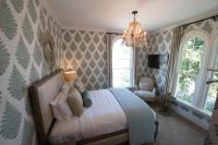 Room 7 – Queen Room