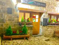 Hostal Ezkaurre - Bed and Breakfast