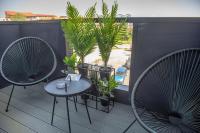 Apartments Steel Residence -Tesla Test Drive and 120 kW Supercharger - B&B Timisoara