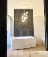 Deluxe Suite mit Whirlpool-Badewanne