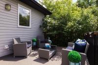 Executive Home - Long Stays Welcome - Garage Parking - Free WiFi & Netflix - B&B Edmonton