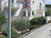 NIVES B. - B&B