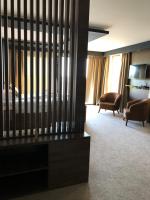 Suite met Kingsize Bed en Uitzicht op Zee