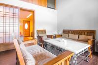 Family Room with Spa Bath and Mountain View