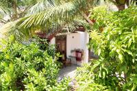 Zimmer mit Queensize-Bett und Gartenblick