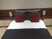 B&B Kingston upon Hull - Hullidays - The Sawmill Suite - Bed and Breakfast Kingston upon Hull