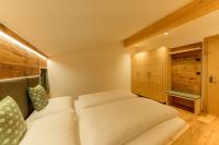 Apartment with Mountain View