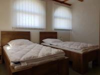 Habitación Triple Básica con baño compartido