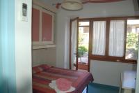 Kamer met Queensize Bed en Uitzicht op de Tuin