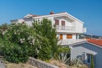Apartments Petrić - B&B Seget Vranjica