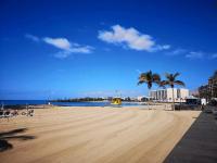 Arrecife Sands- Seafront Apartment - Sea Views - Private Underground Parking - B&B Arrecife