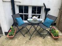 Whitby Wave breaker studio - B&B