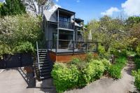 Cloudsong Chalet 1 Close to the village centre - B&B