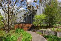 Cloudsong Chalet 2 Close to the village centre - B&B