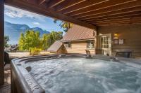 B&B Leavenworth - Vista View Chalet - 2 Bed 1 Bath Vacation home in Lake Wenatchee - Bed and Breakfast Leavenworth