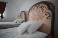 Camera Doppia con Letti Singoli e Bagno in Comune