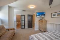 Zimmer mit Queensize-Bett und Balkon