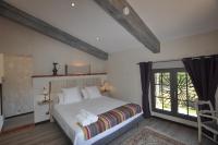 Zimmer mit Kingsize-Bett und Whirlpool