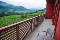 Zimmer mit Queensize-Bett und Balkon