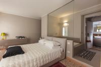 Deluxe One-Bedroom Apartment