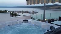 Luxury apartment by the sea with private whirlpool and terrace 50m2 - B&B Posedarje