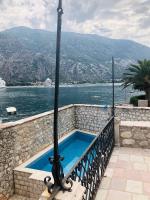 Large Luxury Waterfront Villa 500 square meters with Private Pool and Private Beach for 15 People,PS5,Imac 27",WIFI 7 - B&B Cattaro