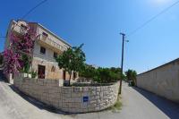 Large and charming apartment near beach with big & sunny terrace - Chambres d’hôtes Sumartin