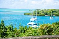 B&B Trou d’Eau Douce - Boutique villa on the rocks with Sea, jetty, infinity pool, garden, daily housekeeping, Cook - Bed and Breakfast Trou d’Eau Douce