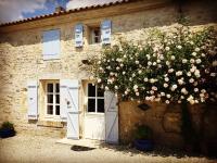 B&B Archingeay - Maison Halcyon Gite with Pool - Bed and Breakfast Archingeay