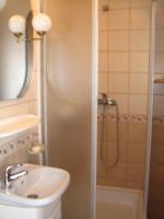 Chambre Double ou Lits Jumeaux avec Salle de Bains Privative