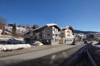 Apartment with Mountain View