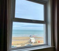 Clifton Seafront Apartments - Sandown, Isle of Wight - FREE Return Car Ferry for 3 nights or more - Bed and Breakfast Sandown