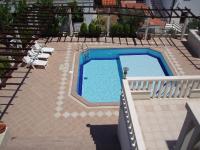 One-Bedroom Apartment with Balcony