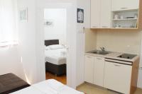 Estudio con sofá cama