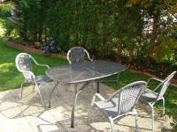 One-Bedroom Apartment with Garden View