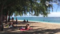 Casa Marina- Flic en Flac - Beach is right in front of the Villa-Just cross the road - B&B