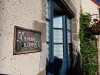 La maison du sculpteur à Tiffauges proche Puy du F - Chambres d'hôtes Tiffauges