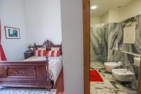 Queen Suite with Pool View