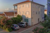 Aparthotel Marina Gromela - Bed and Breakfast