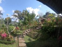 Camera Matrimoniale con Vista Giardino