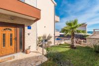 Apartment Maja with private pool - Ferienwohnung Sveti Petar