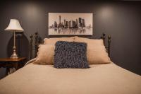 Zimmer mit Queensize-Bett und Gemeinschaftsbad