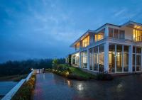 B&B Ooty - StayVista at The Lilly with Breakfast & Yoga - Bed and Breakfast Ooty