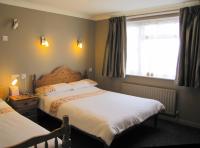 Familienzimmer (2 Erwachsene + 1 Kind)