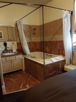 Queen Suite with Spa Bath