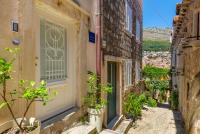 Old Town House with Floor Heating & Lush Private Garden - B&B Dubrovnik