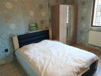 Dreibettzimmer mit Gemeinschaftsbad