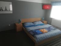 Tweepersoonskamer met 2 Aparte Bedden en Eigen Badkamer