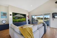 B&B Yarrawonga - The Clubhouse on Black Bull - Bed and Breakfast Yarrawonga