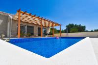 Villa Olivia - Jasenice, with swimming pool and jacuzzi - B&B Jasenice